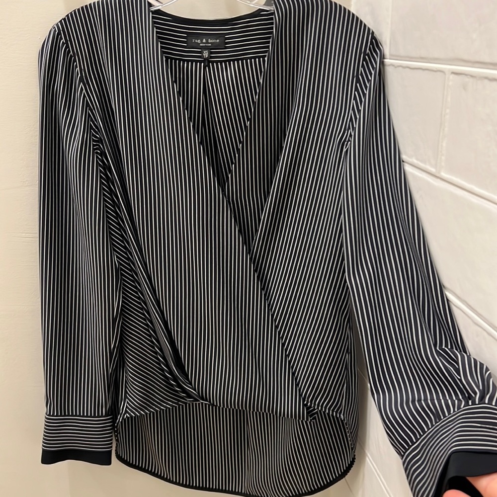 Rag & Bone silky long sleeved black and white top. Size xs